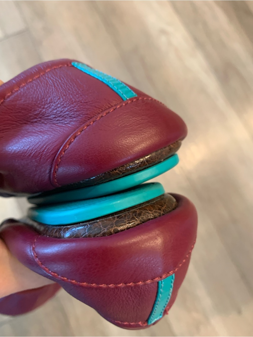 Tieks Sz 8 Foldable Burgundy Leather Slip-On Ballet Flats with Teal Heel Tab - Picture 4 of 16